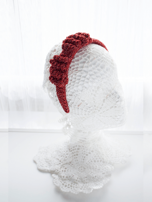 Diadema lazo de crochet tejida a mano.