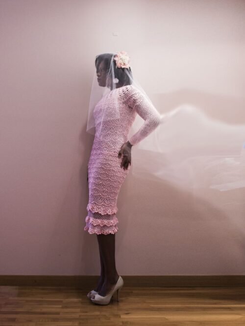 Vestido Rose, es un vestido de crochet de cuello alto y manga larga de lineas ajustadas.