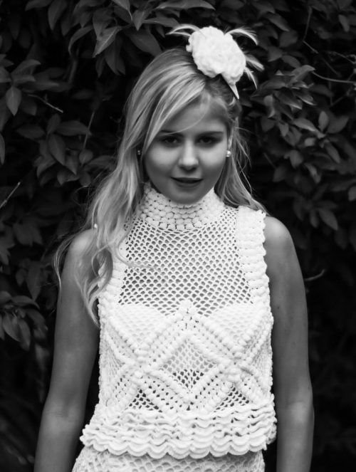 Top de crochet con punto en relieve, formando arcos romanicos. Monastico y sublime.