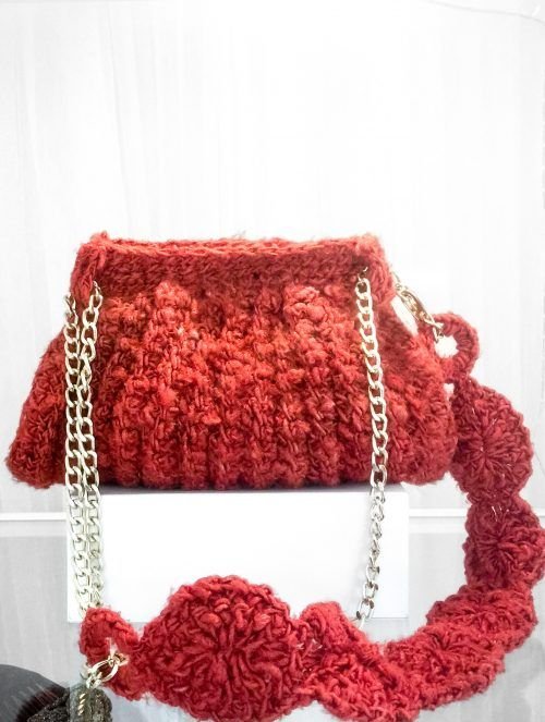 Bolso tejido a mano en crochet con hilo de hilo de plátano.